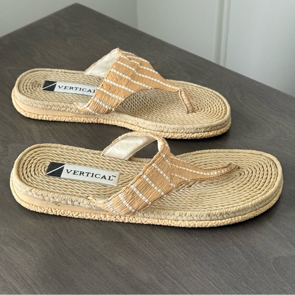 Vertical Tan and White Woven Sandals Size 9 - Picture 3 of 6